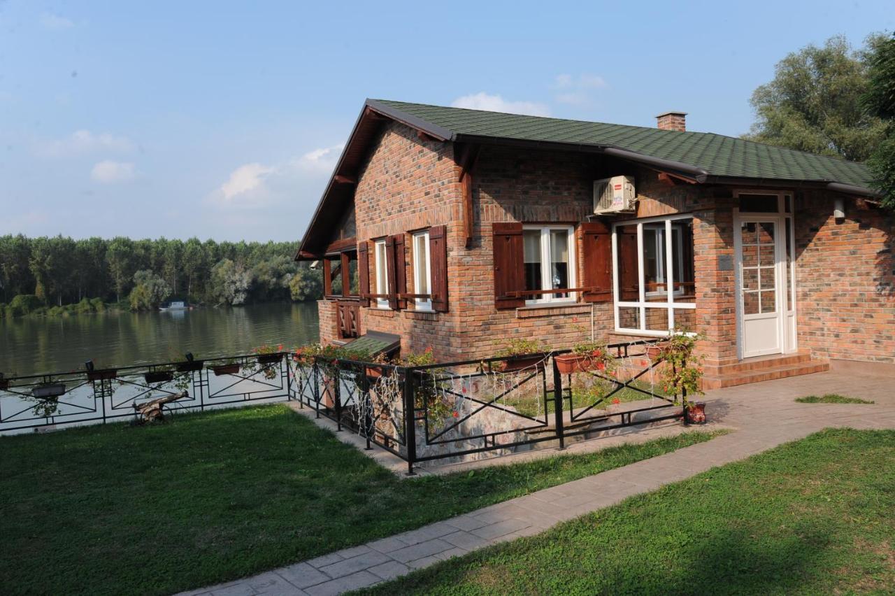 Vila Odmor Na Dunavu Beocin Exterior photo